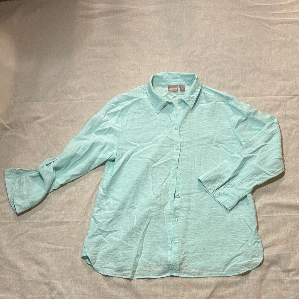 Chico’s Light Blue Button-Up Shirt‎ woman’s size 2 relaxed fit Flaw
